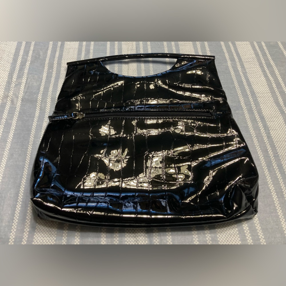 💛TODAY***$15***Nine West faux crocodile patent leather clutch.